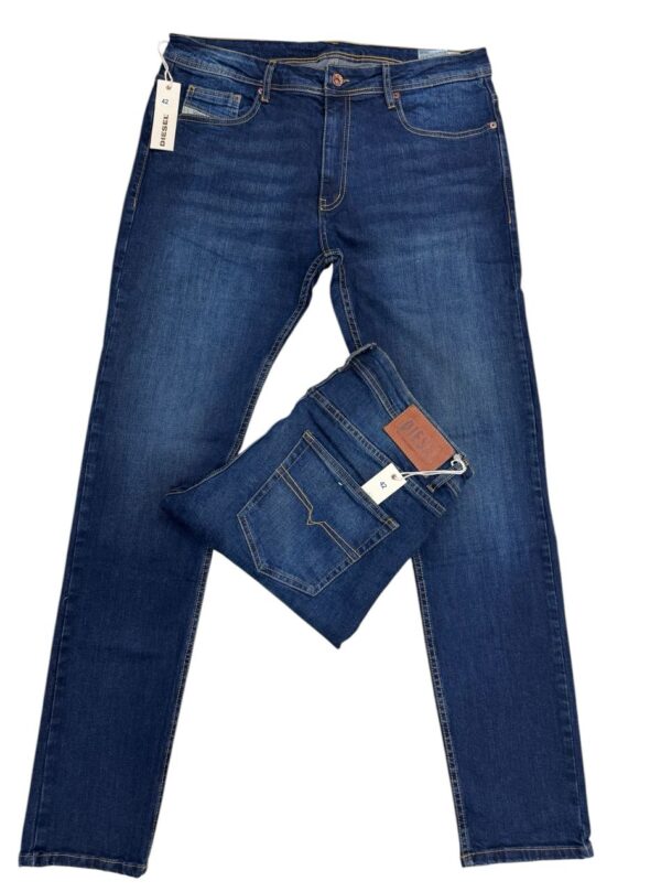 Jean Slim Fit Diesel Bleu Foncé – Élégance et Simplicité