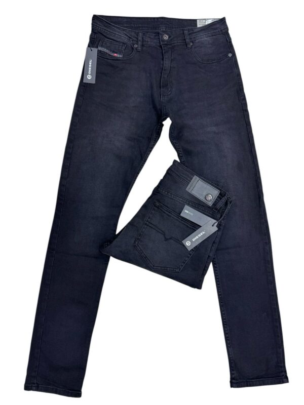 Jean Slim Fit Diesel Gris Foncé – Élégance et Simplicité